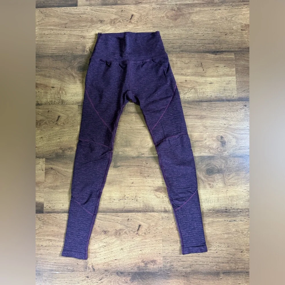 High Waisted Alphalete Leggings - Picture 2 of 4